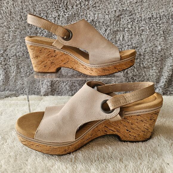 Clarks Women's Giselle Sea Suede Slingback Platform Wedge Sandals Size 11M Beige - Picture 2 of 6